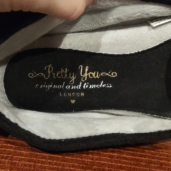 Pretty You London Black and Gray Pom Pom Quilted Slippers, New, Large, 8-9 - Picture 4 of 10